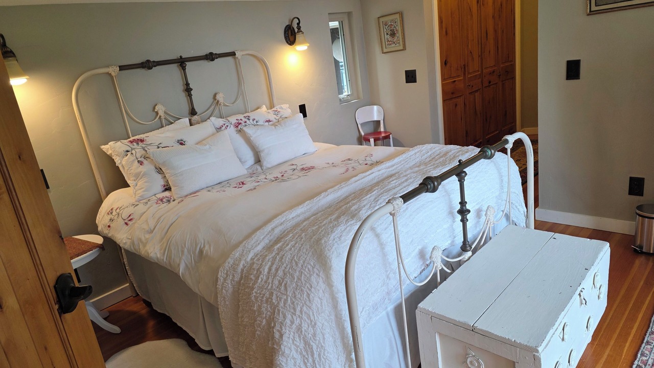 Photo of Bedroom in Seahurst