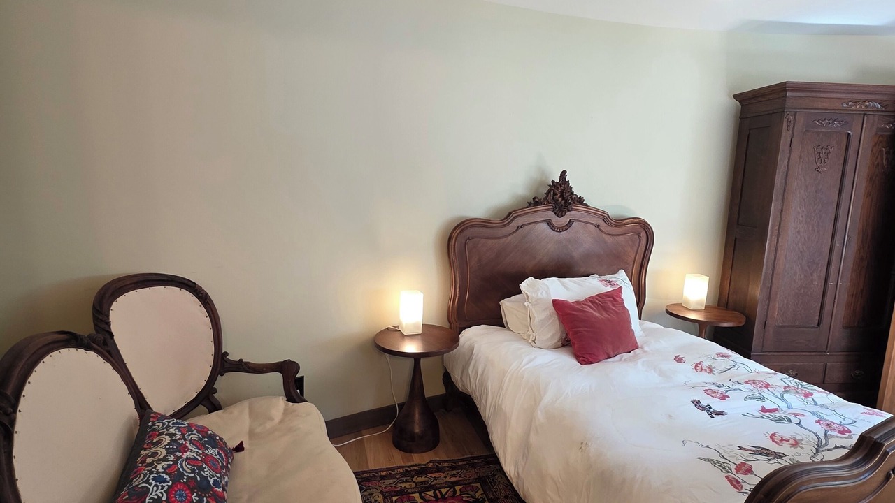 Photo of Bedroom in Seahurst