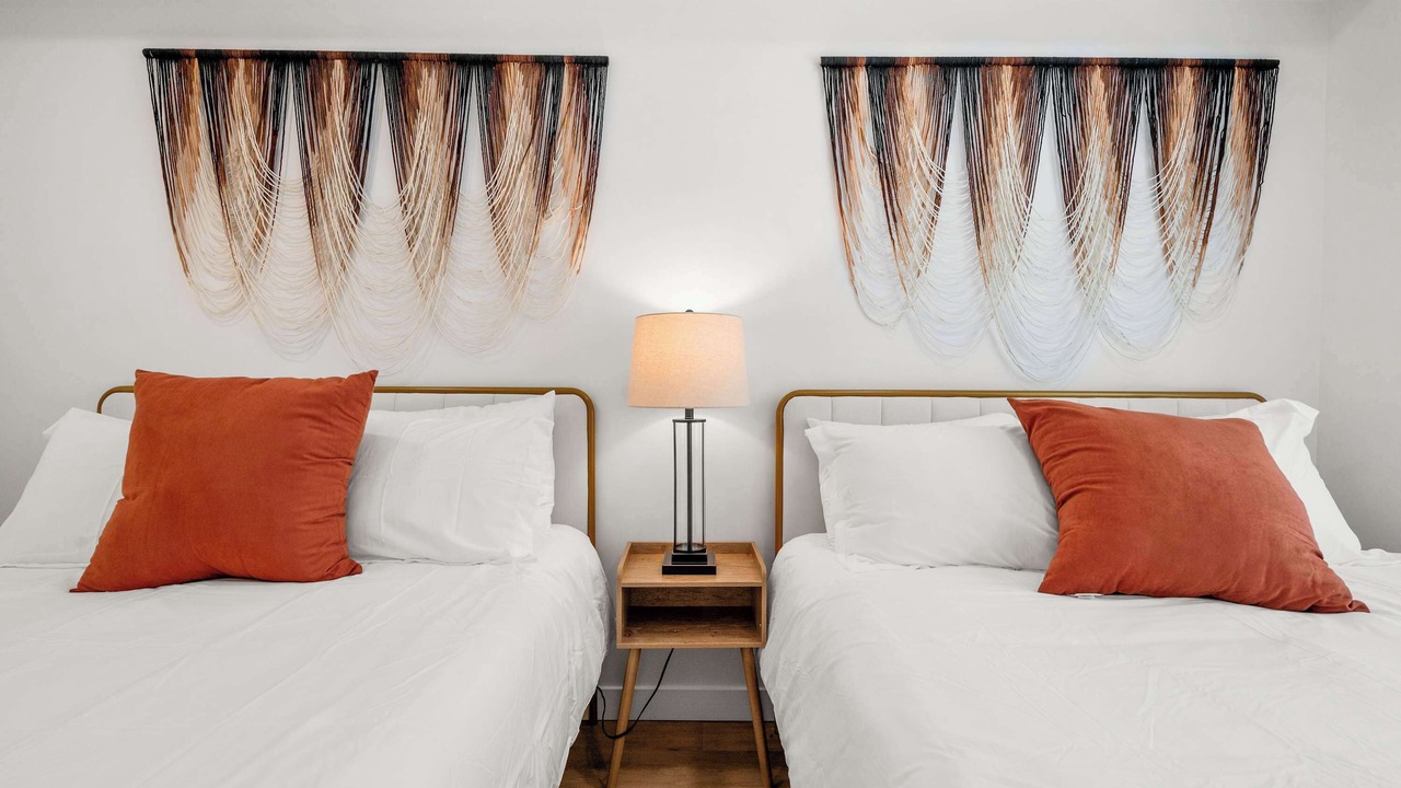 Photo of Bedroom in People's Freeway