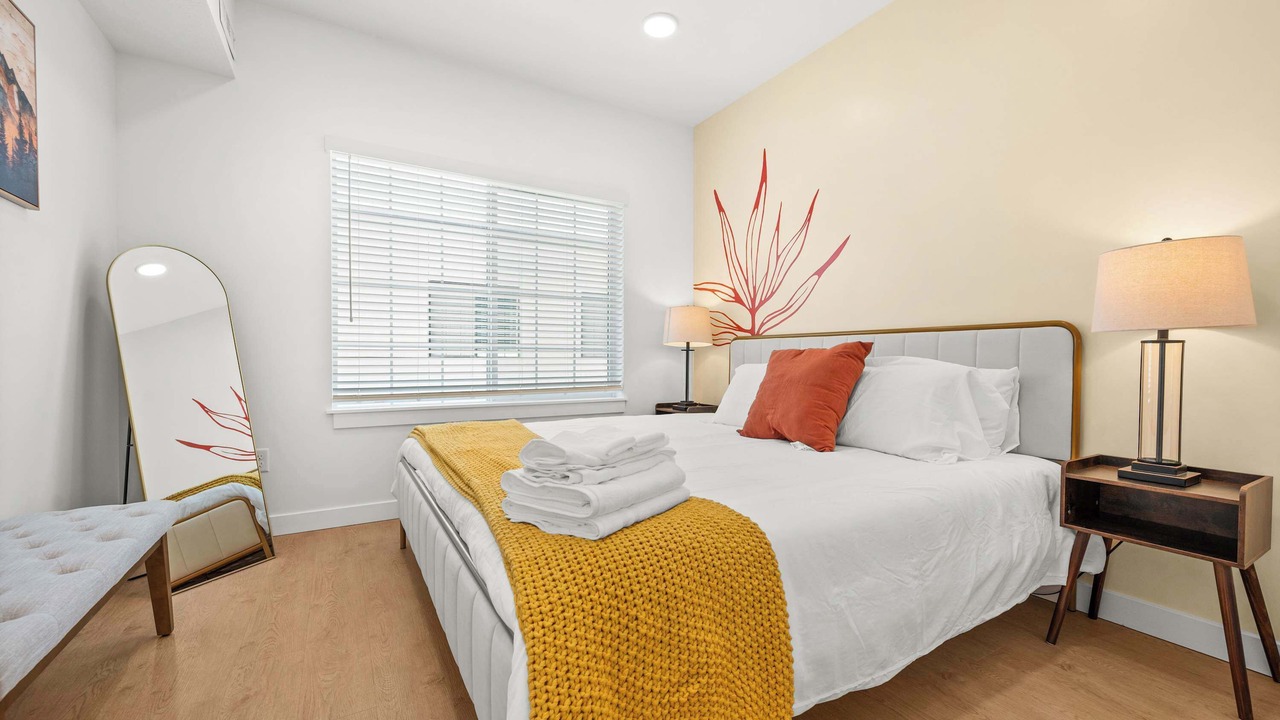 Photo of Bedroom in People's Freeway