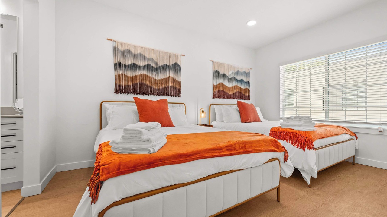Photo of Bedroom in People's Freeway