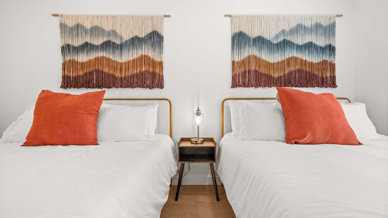 Photo of Bedroom in People's Freeway