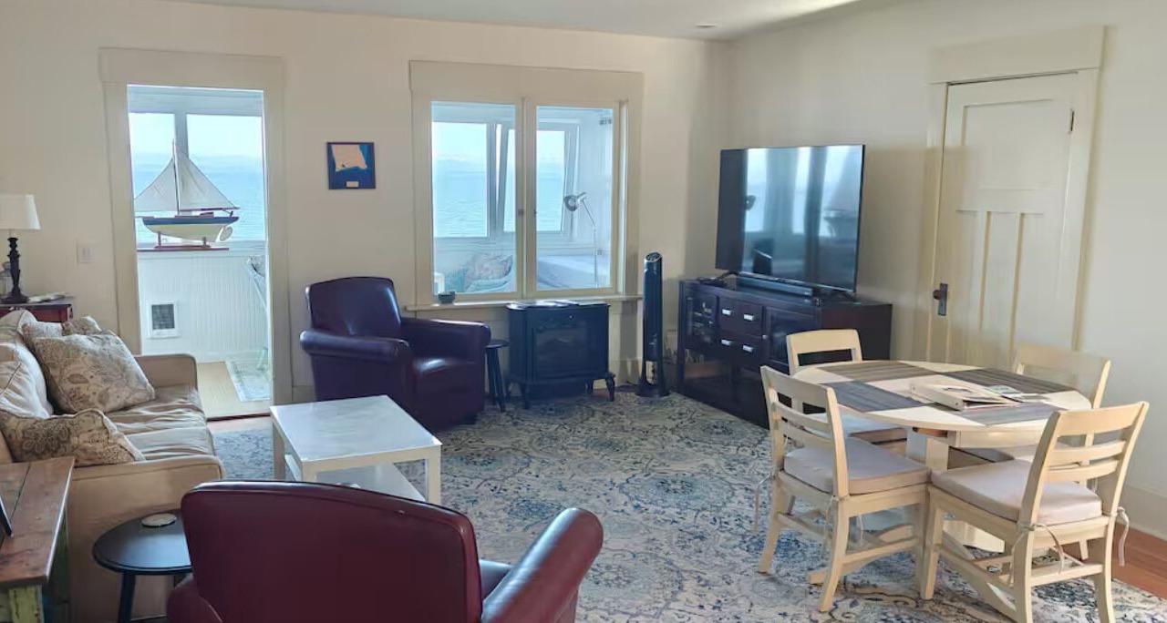 Photo of Livingroom in Point Roberts