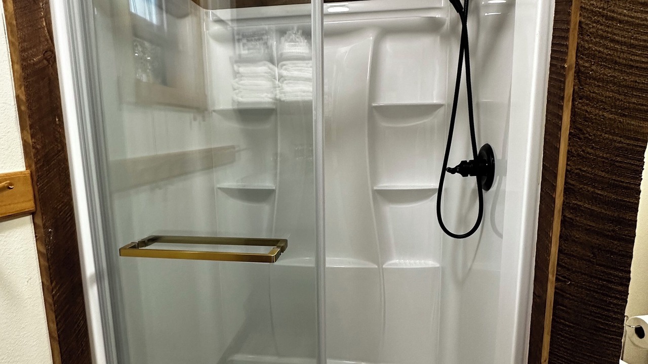Photo of Bathroom in Island Park