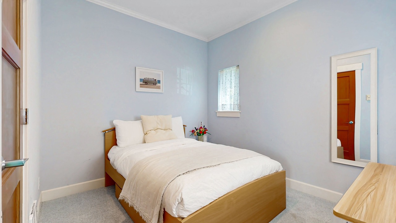 Photo of Bedroom in Coupeville