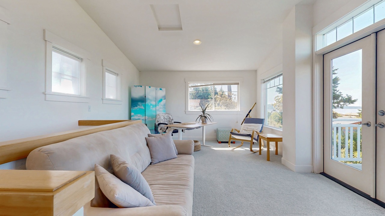 Photo of Livingroom in Coupeville