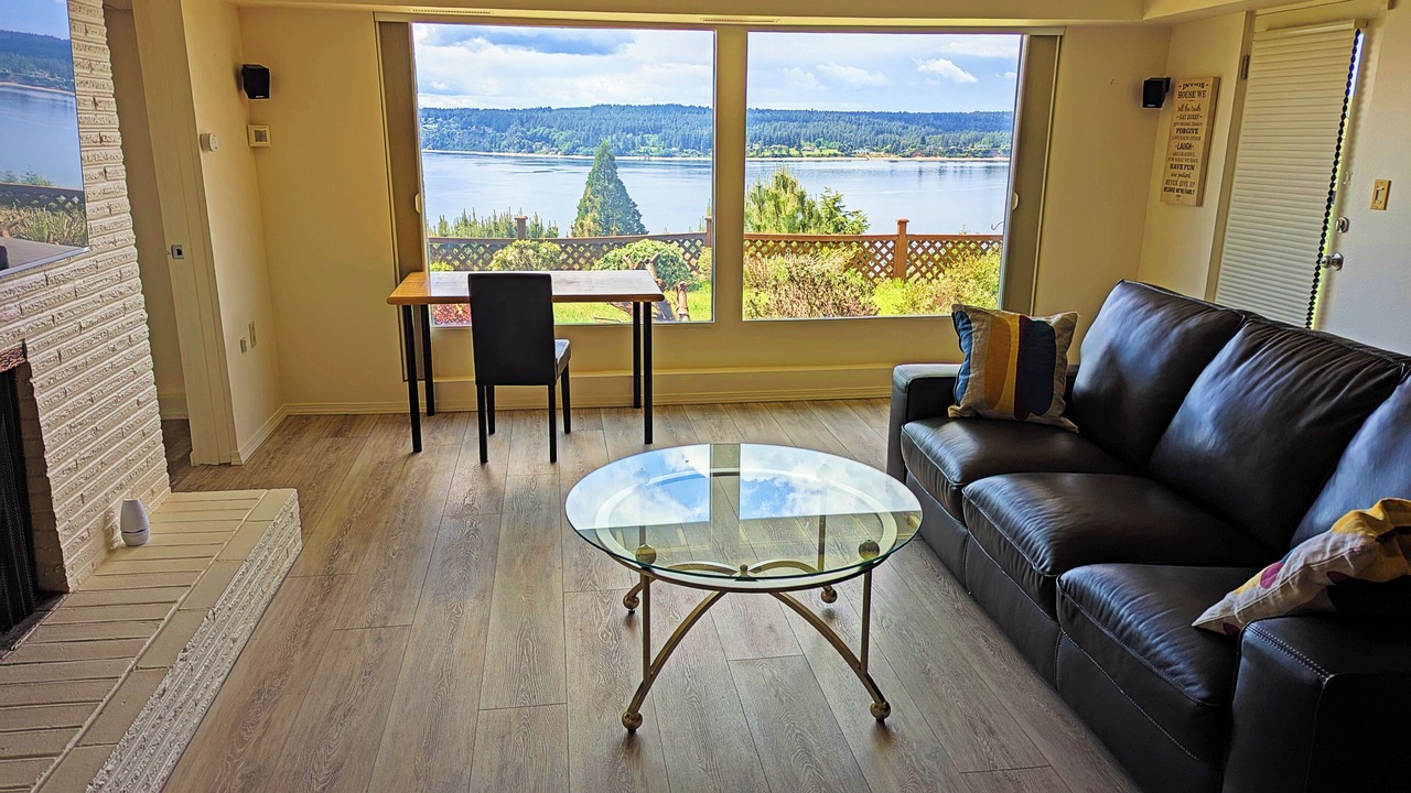 Photo of Livingroom in University Place