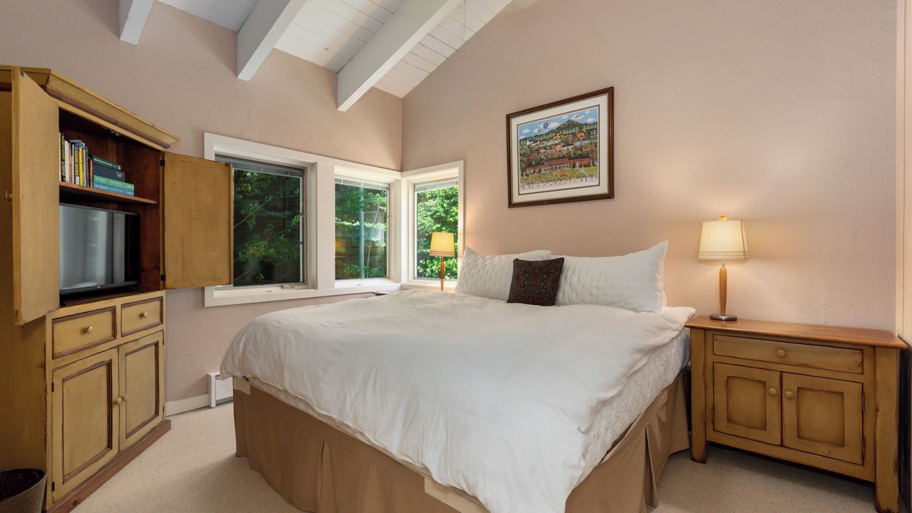 Photo of Bedroom in Warm Springs