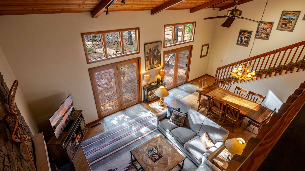 Photo of Livingroom in Black Butte Ranch