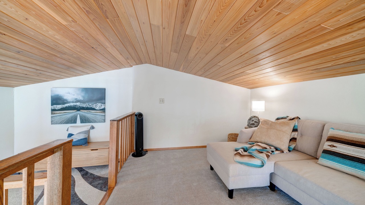 Photo of Livingroom in Big Sky
