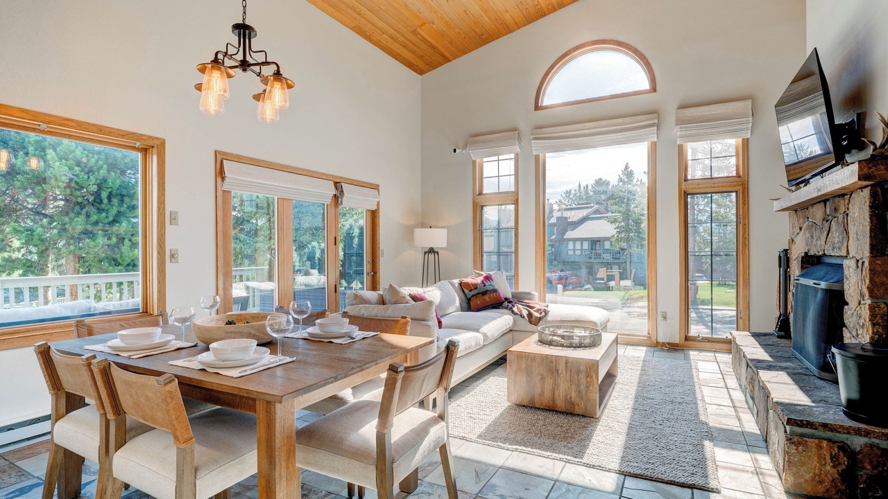Photo of Livingroom in Big Sky