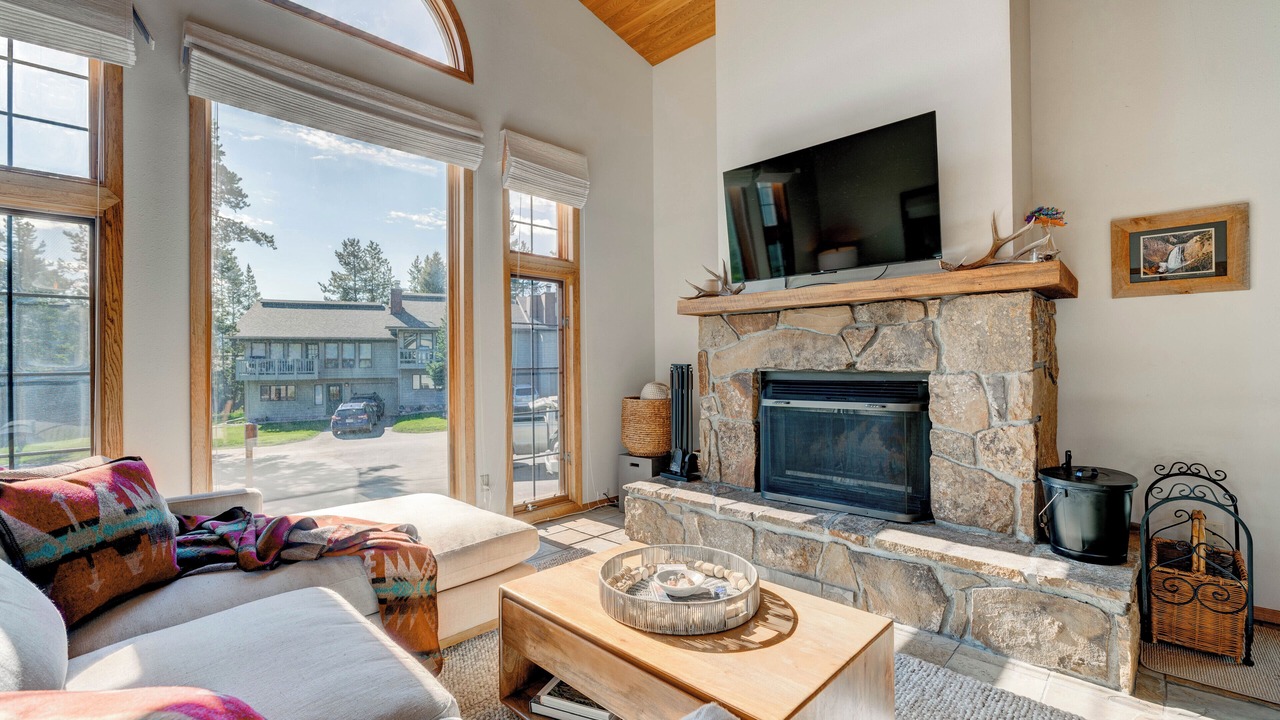 Photo of Livingroom in Big Sky