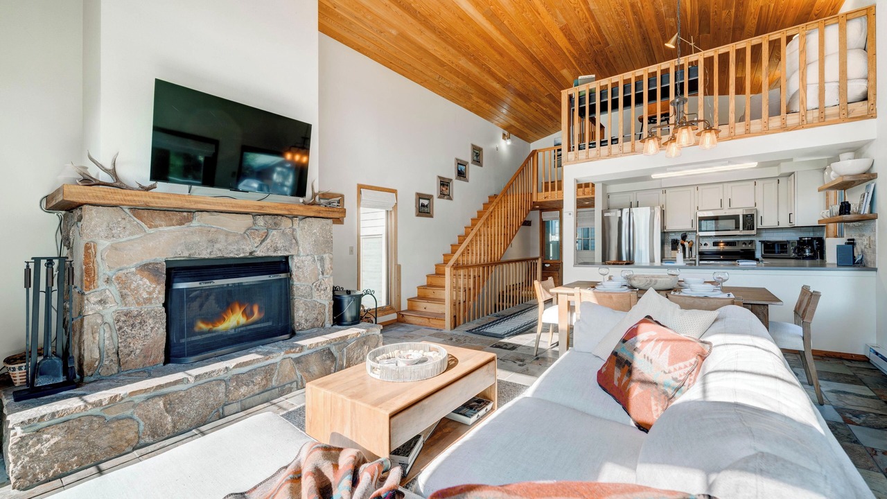 Photo of Livingroom in Big Sky