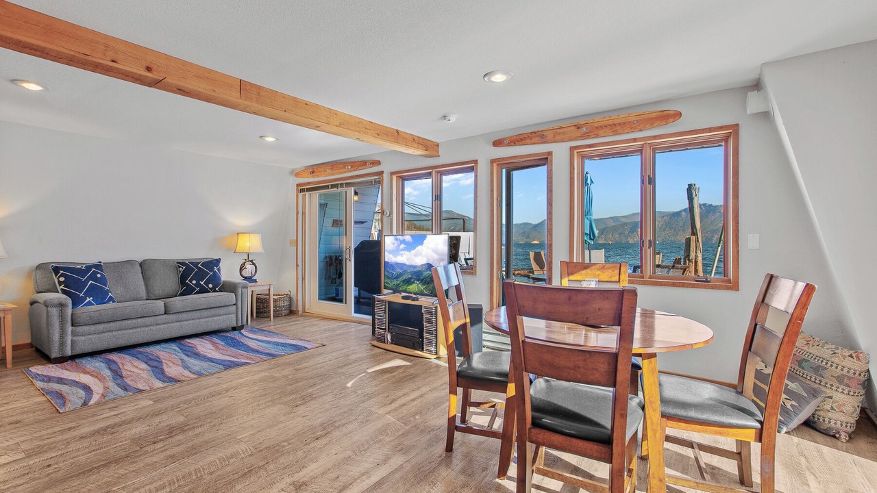 Photo of Livingroom in Bayview