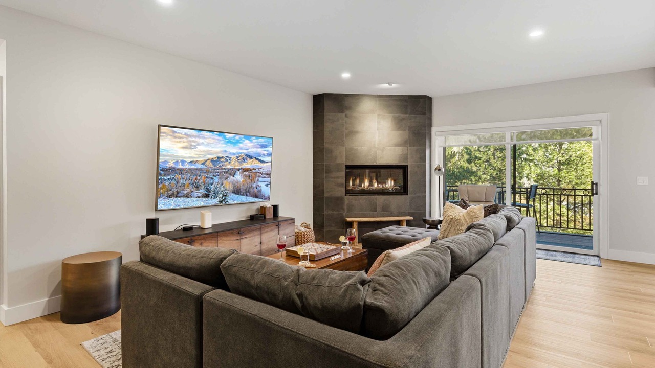 Photo of Livingroom in Elkhorn Village