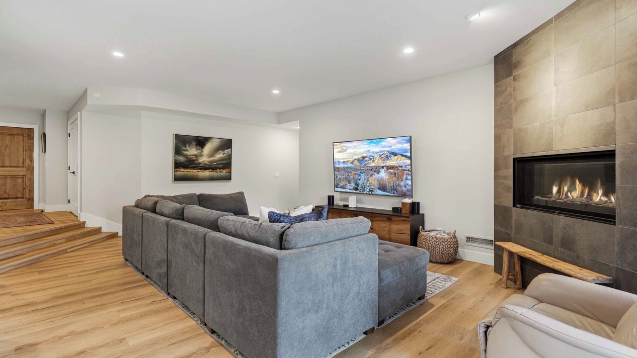 Photo of Livingroom in Elkhorn Village