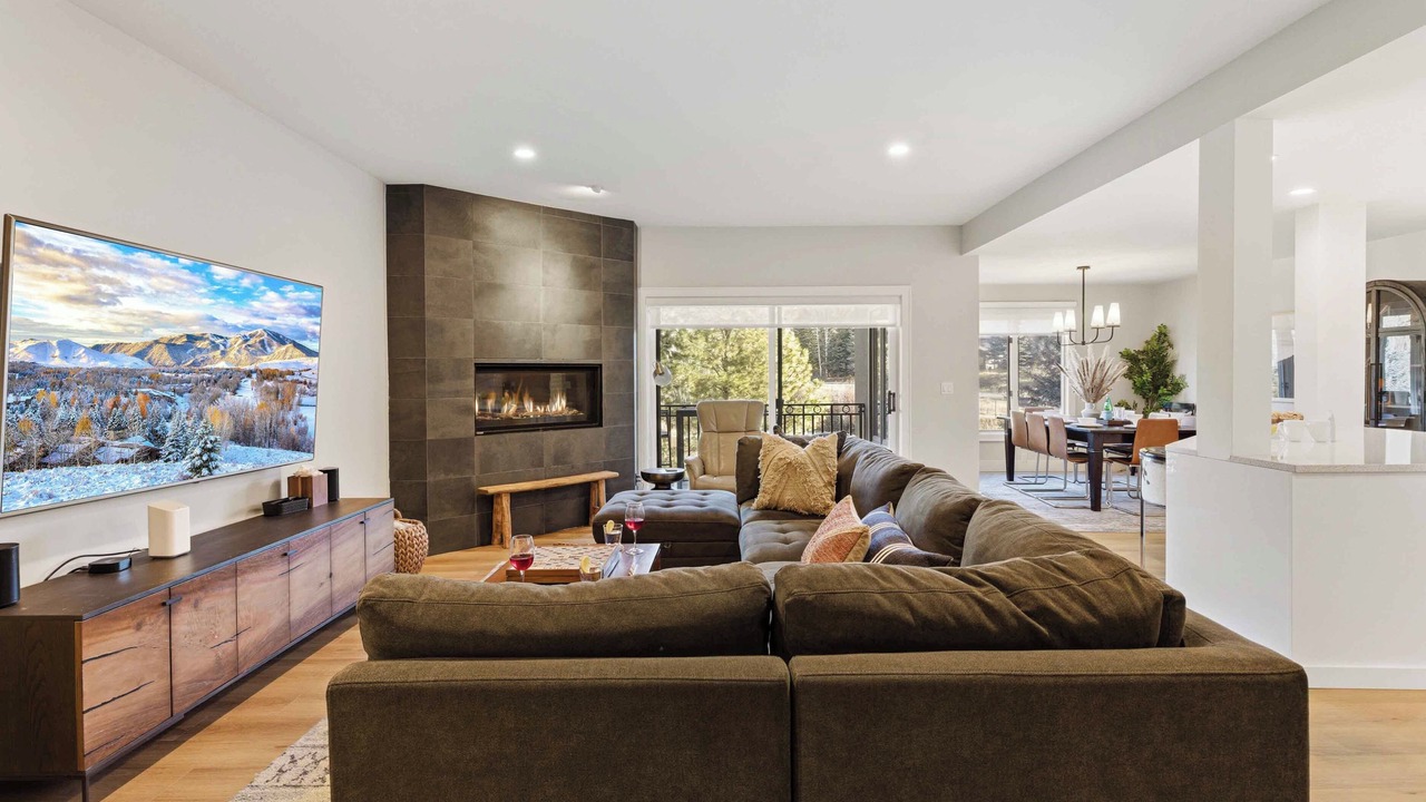 Photo of Livingroom in Elkhorn Village