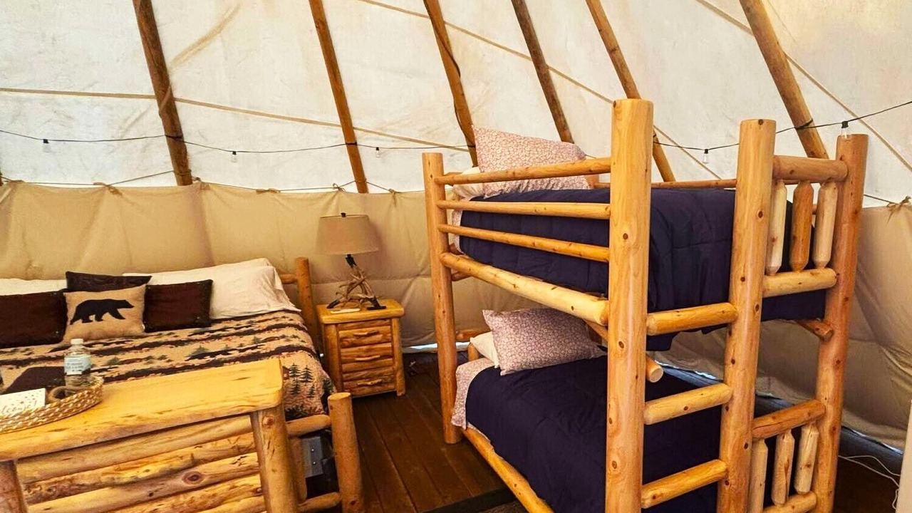 Photo of Bedroom in Cave Junction