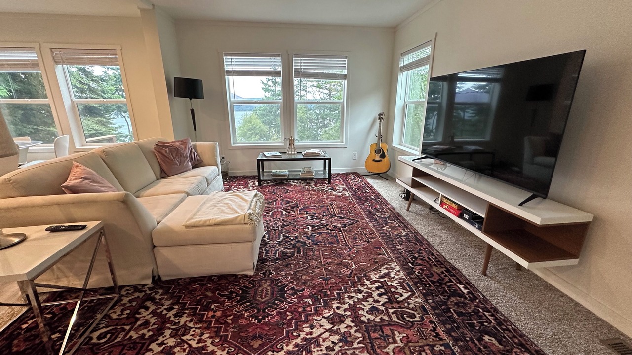 Photo of Livingroom in Langley