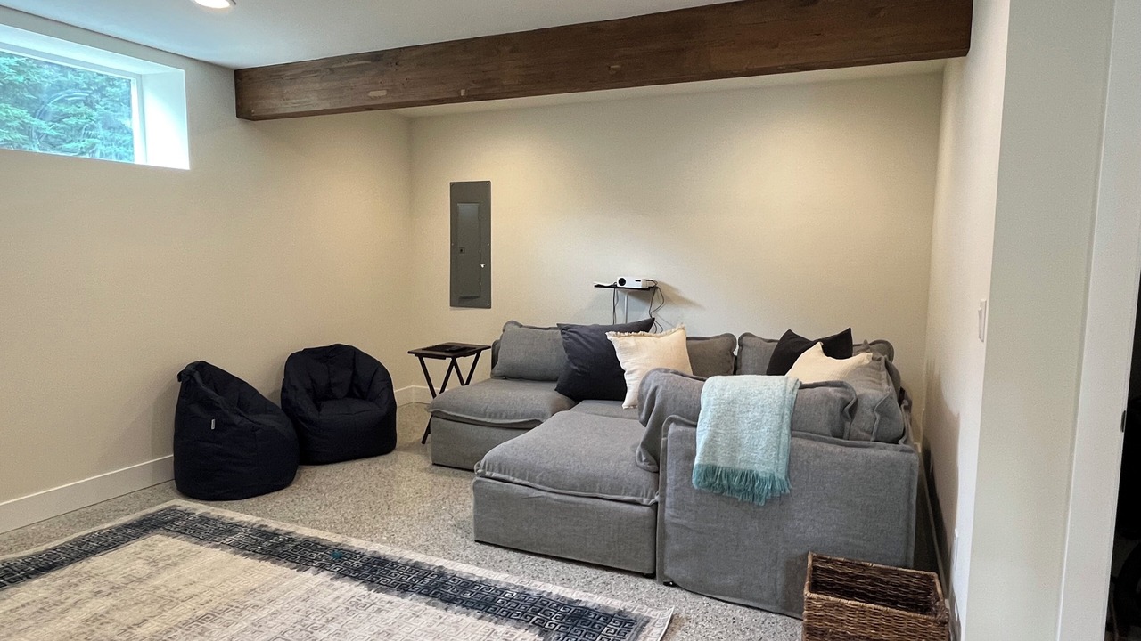 Photo of Livingroom in Anderson Island