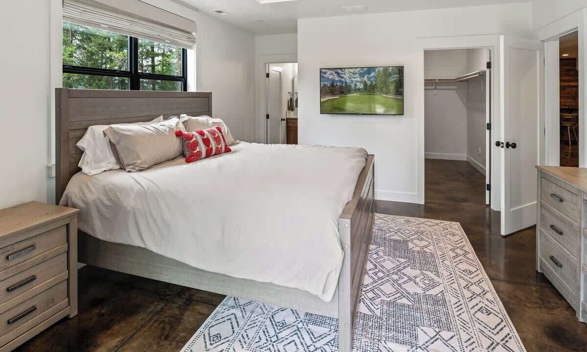 Photo of Bedroom in Sandpoint
