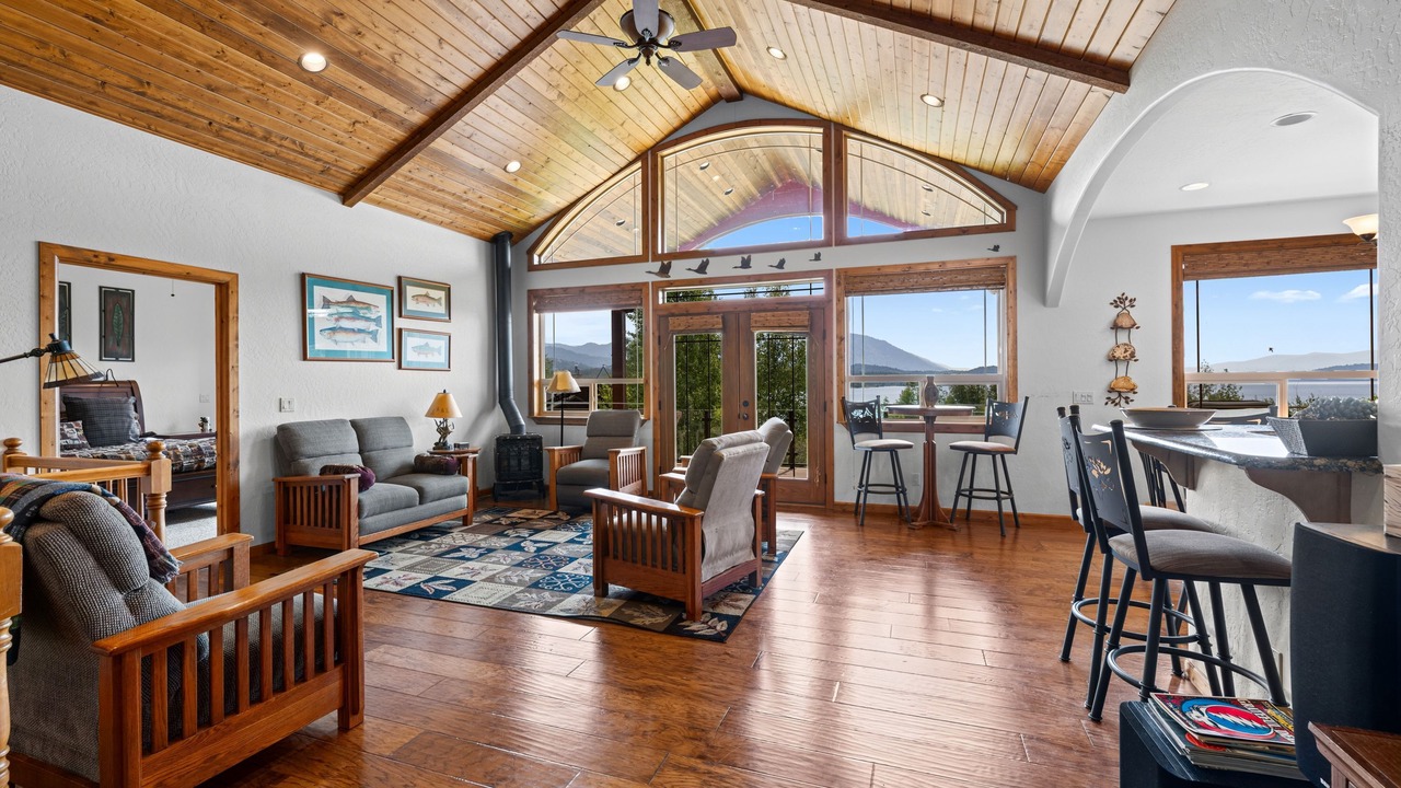 Photo of Livingroom in Sandpoint