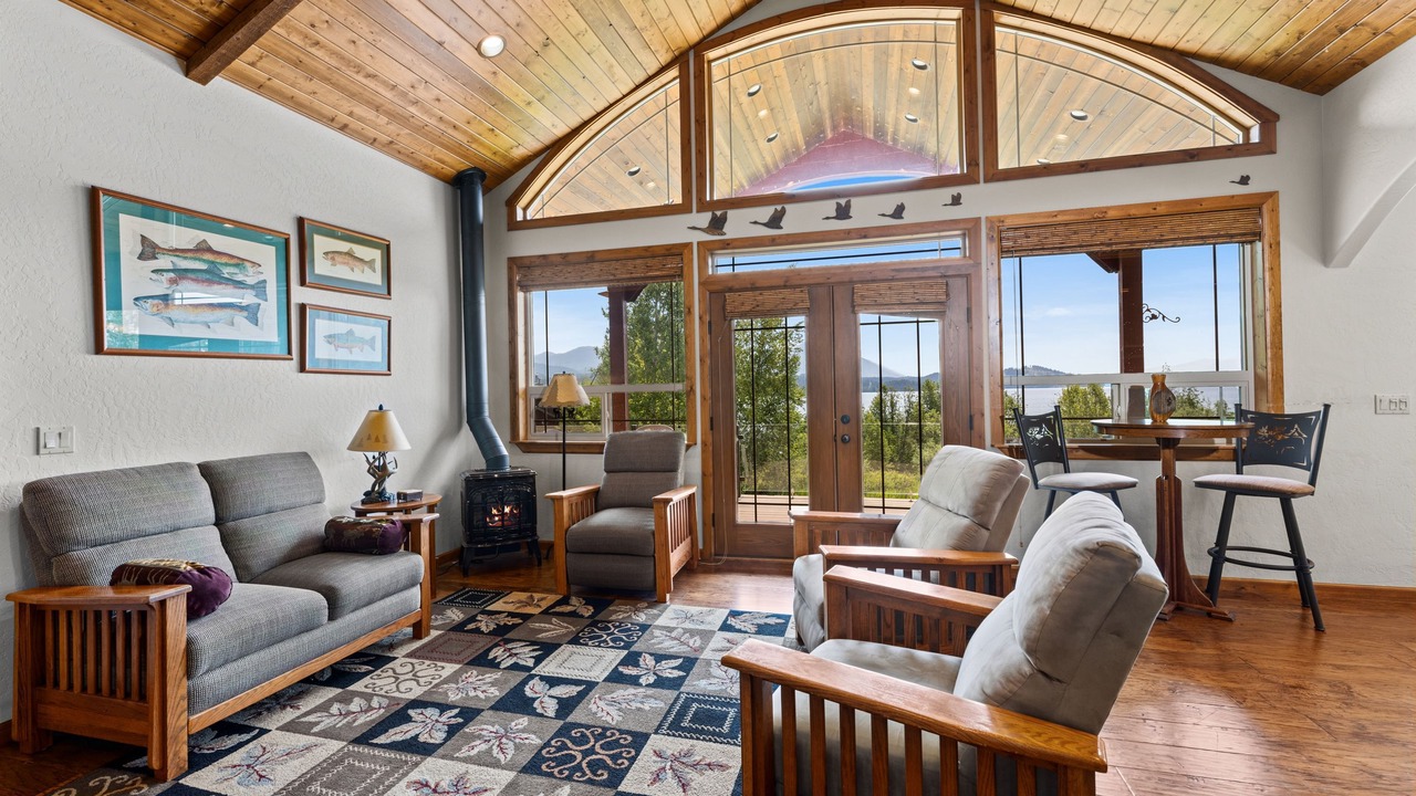Photo of Livingroom in Sandpoint