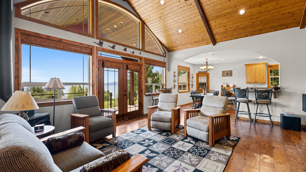 Photo of Livingroom in Sandpoint
