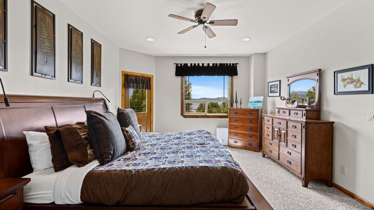 Photo of Bedroom in Sandpoint