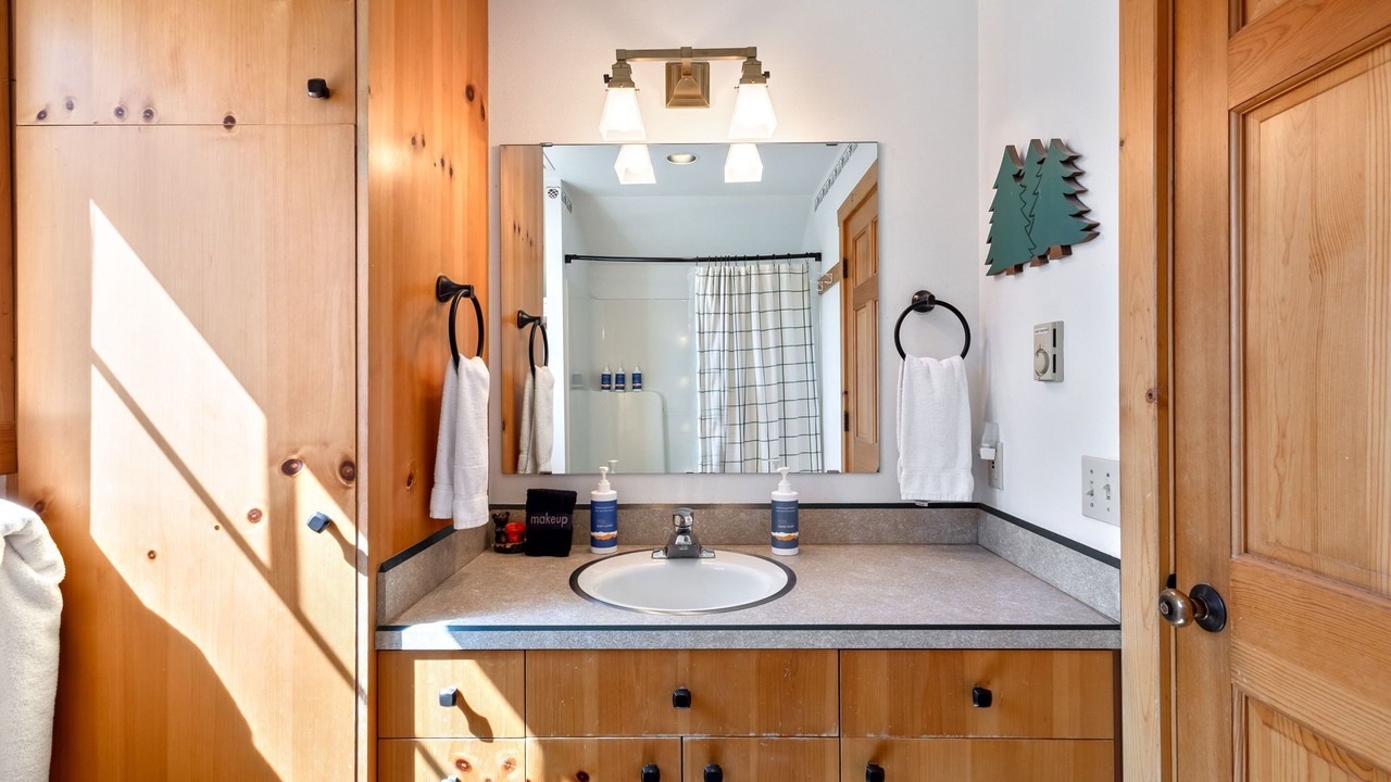 Photo of Bathroom in Sisters
