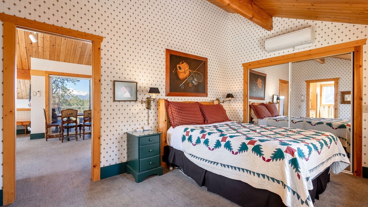 Photo of Bedroom in Sisters