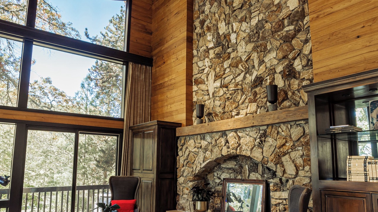 Photo of Livingroom in Rogue River