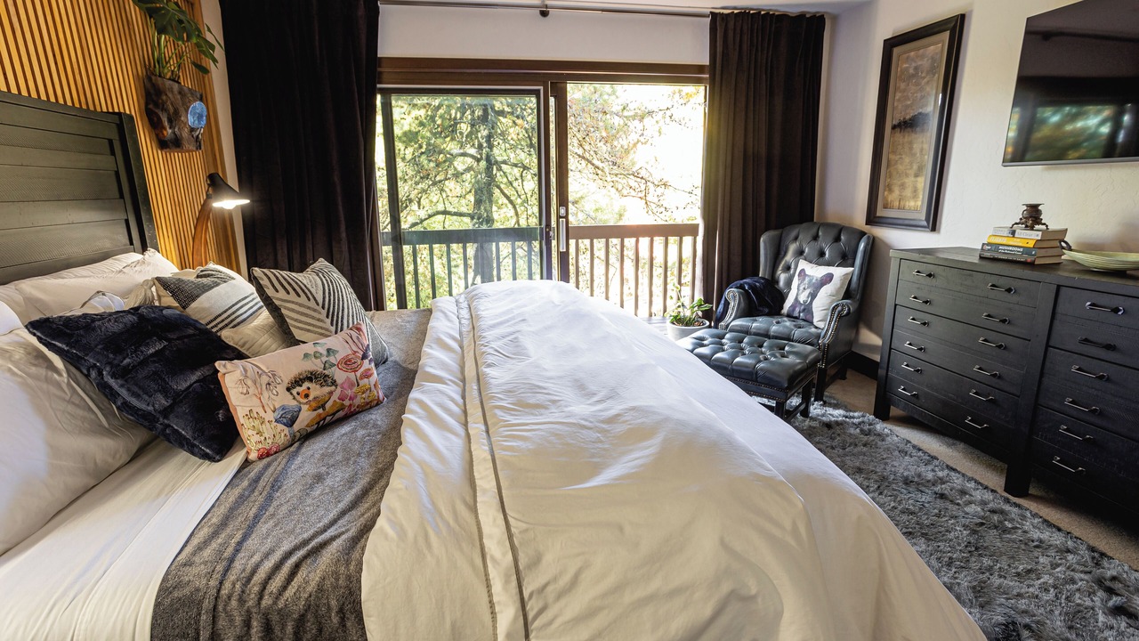 Photo of Bedroom in Rogue River