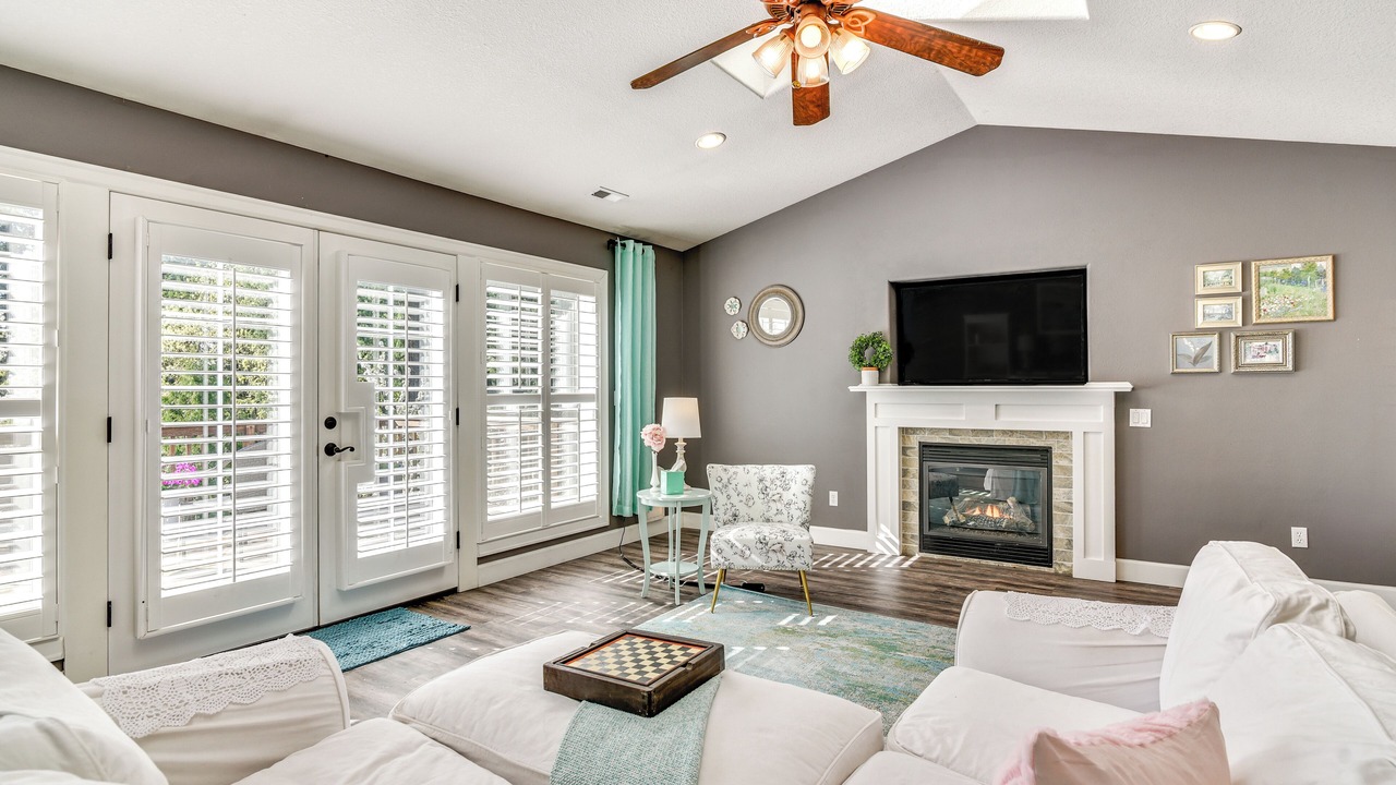 Photo of Livingroom in Pleasant Valley