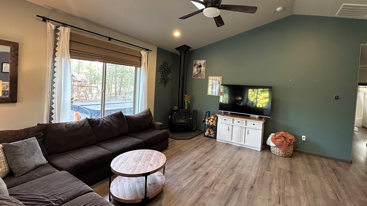 Photo of Livingroom in Athol