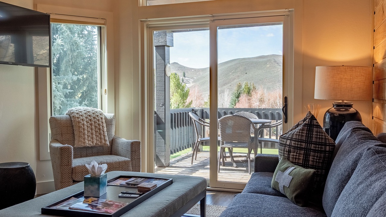 Photo of Livingroom in Elkhorn Village