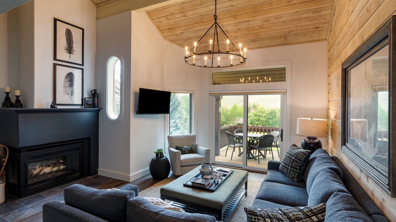 Photo of Livingroom in Elkhorn Village