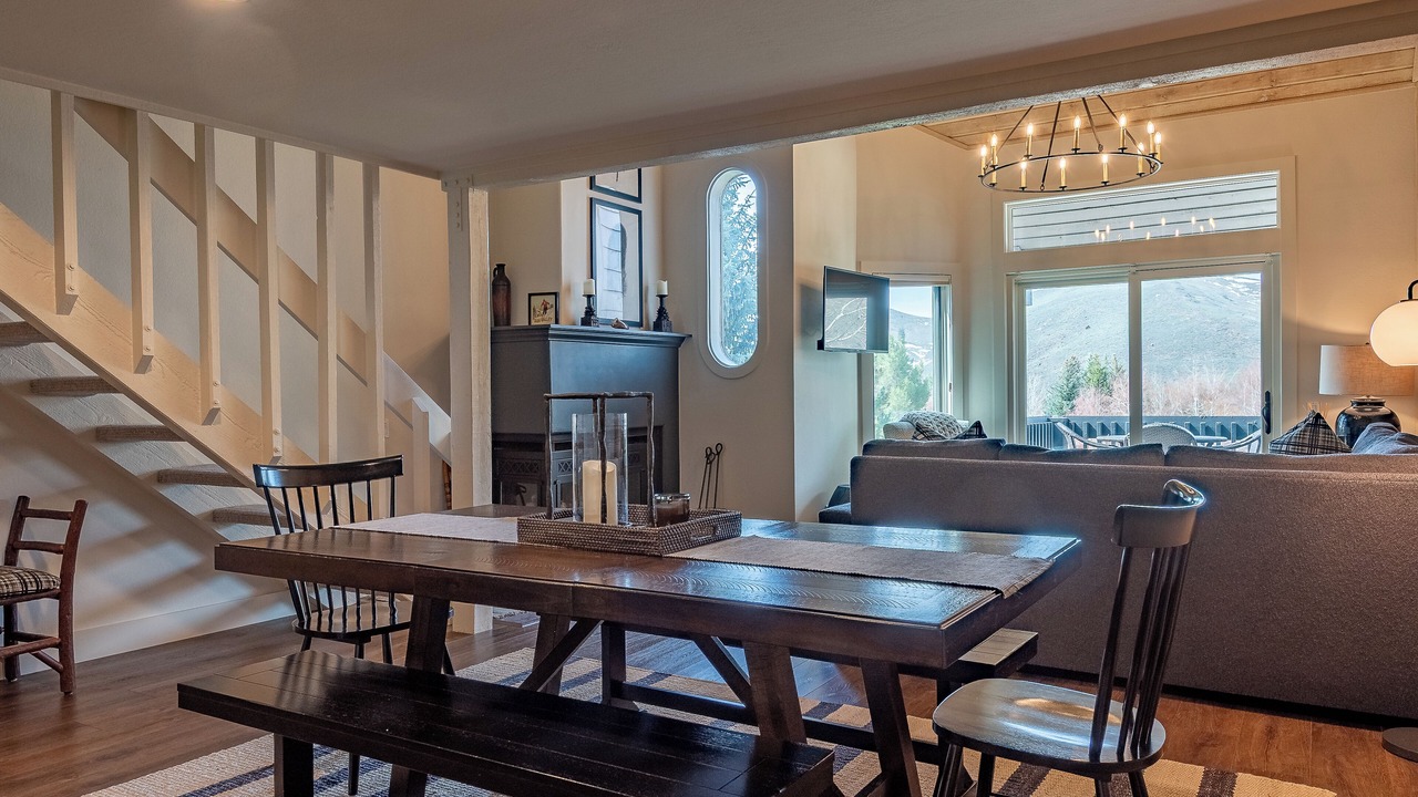 Photo of Livingroom in Elkhorn Village