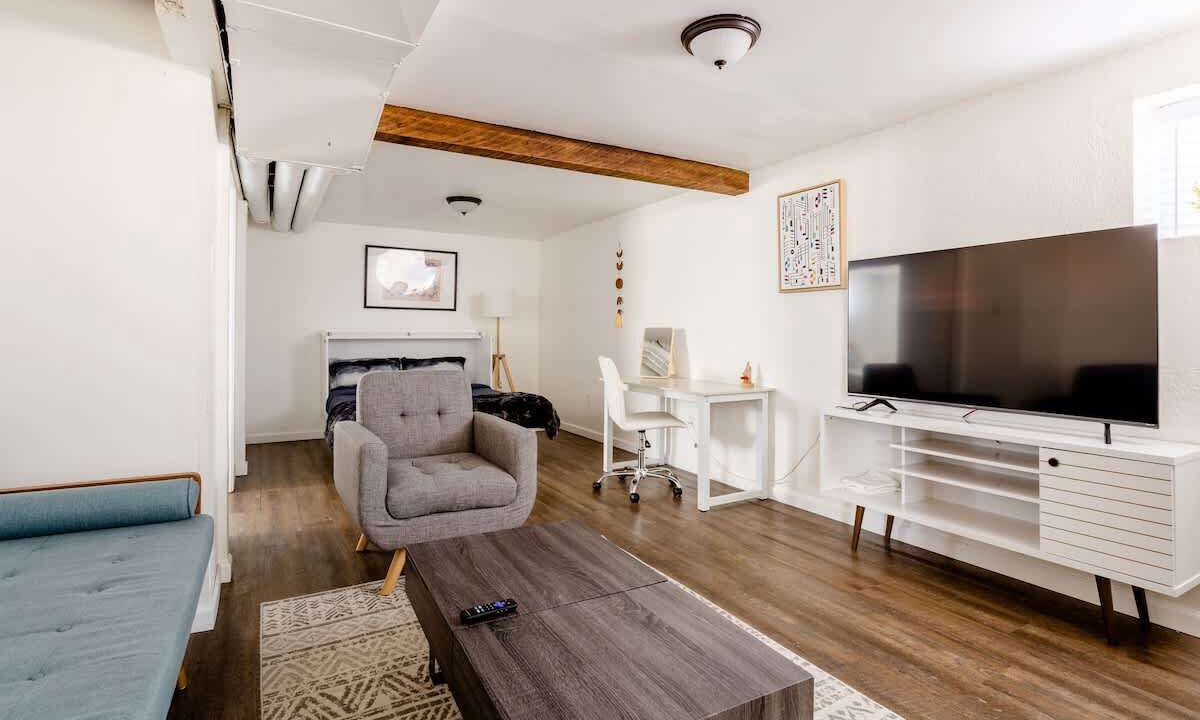 Photo of Bedroom in Hosford-Abernethy