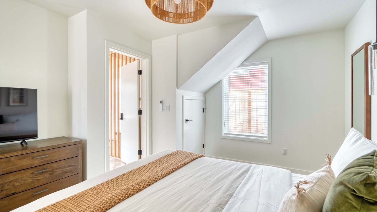 Photo of Bedroom in Alberta Arts District