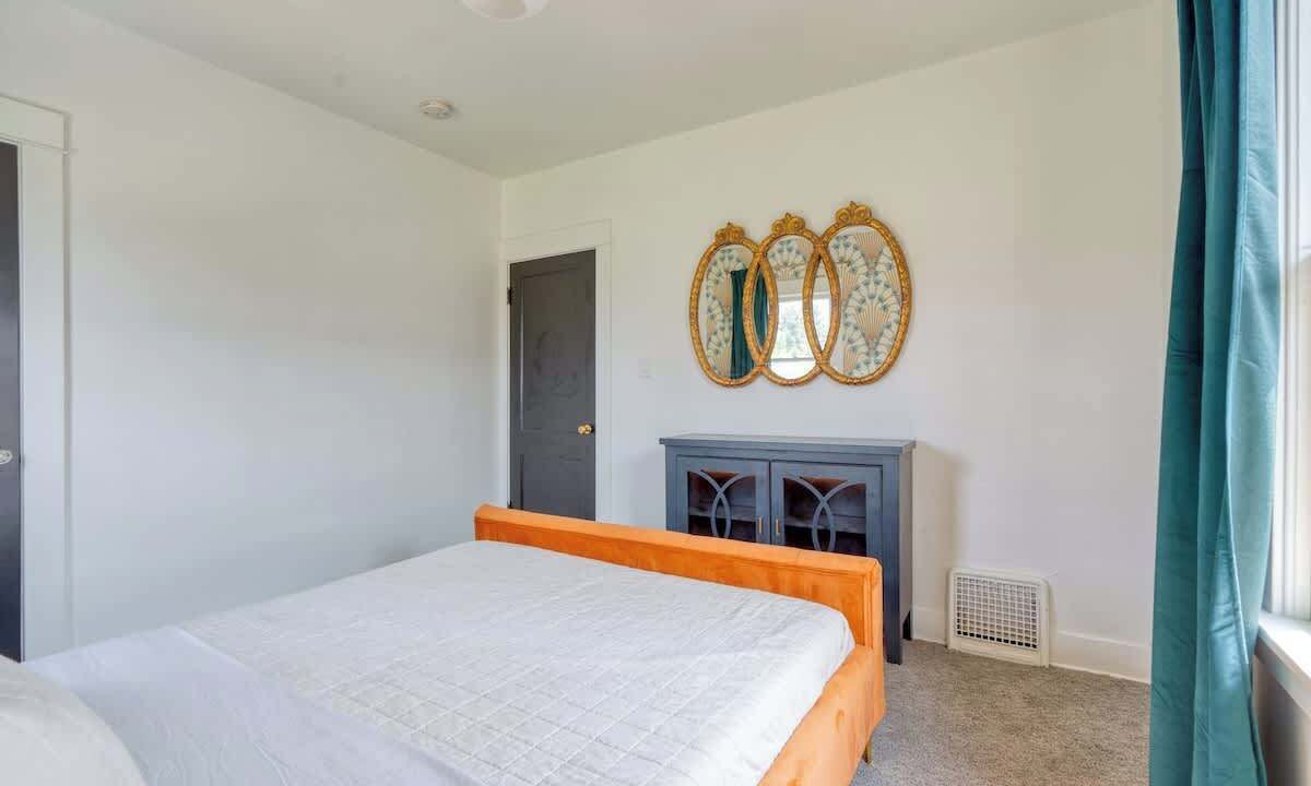 Photo of Bedroom in Hosford-Abernethy