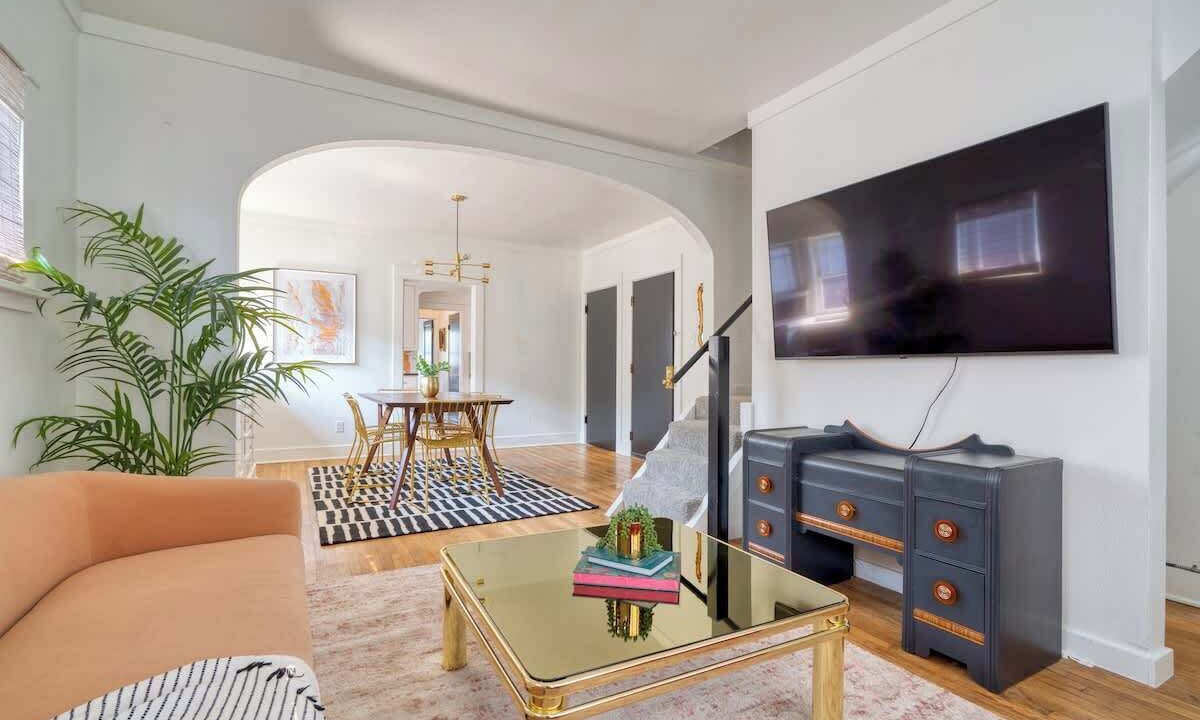 Photo of Livingroom in Hosford-Abernethy