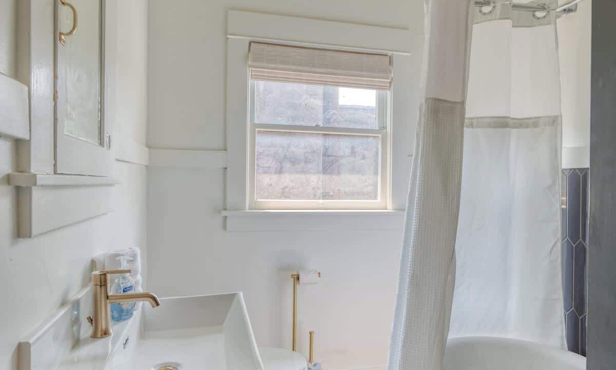 Photo of Bathroom in Hosford-Abernethy