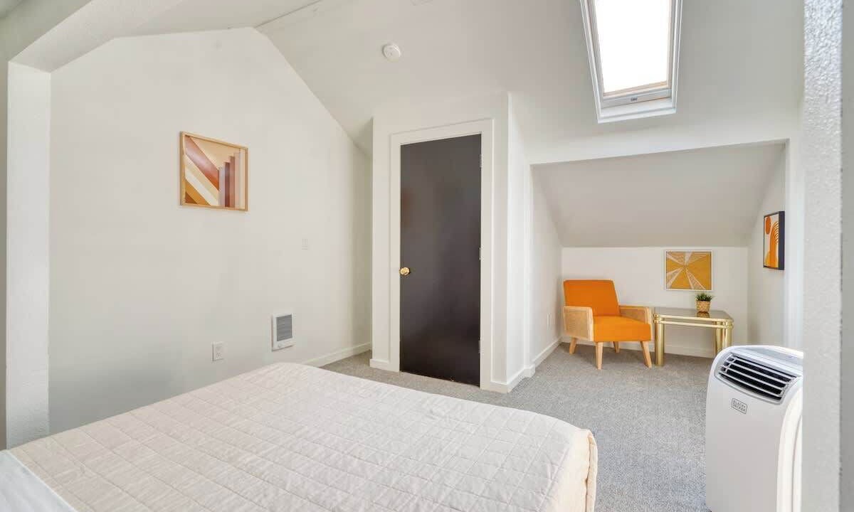 Photo of Bedroom in Hosford-Abernethy