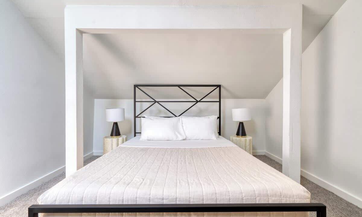 Photo of Bedroom in Hosford-Abernethy