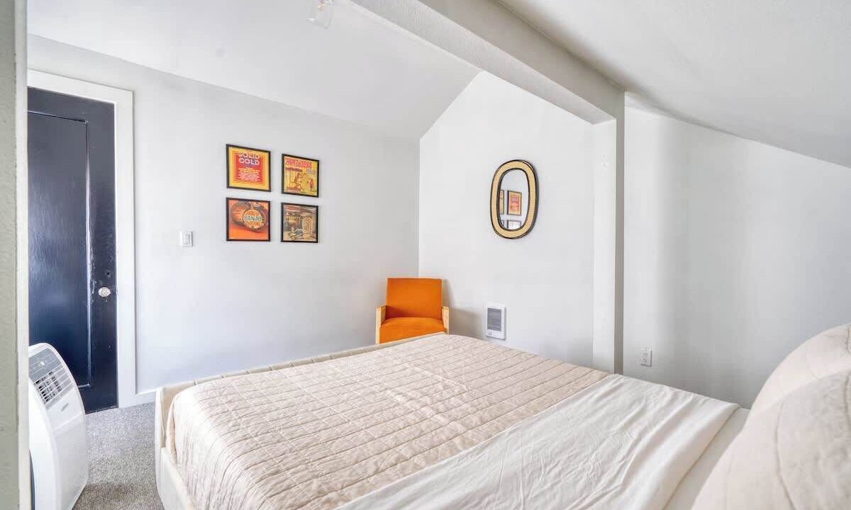 Photo of Bedroom in Hosford-Abernethy