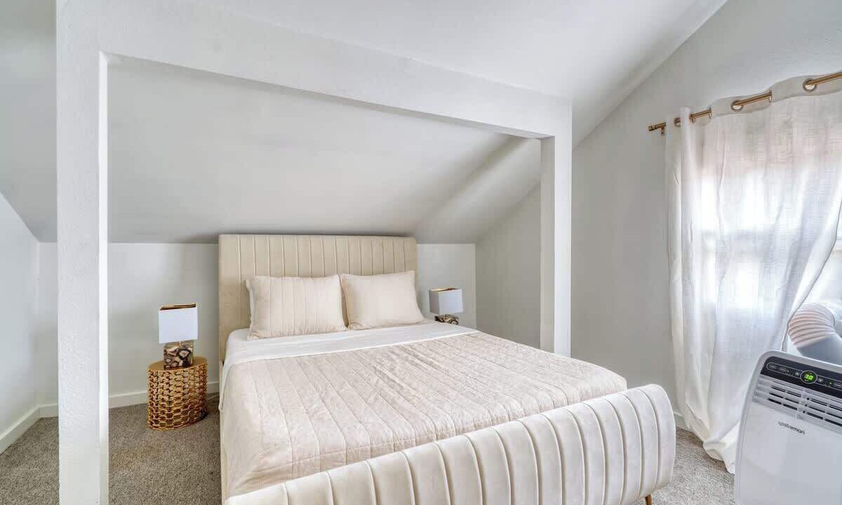 Photo of Bedroom in Hosford-Abernethy
