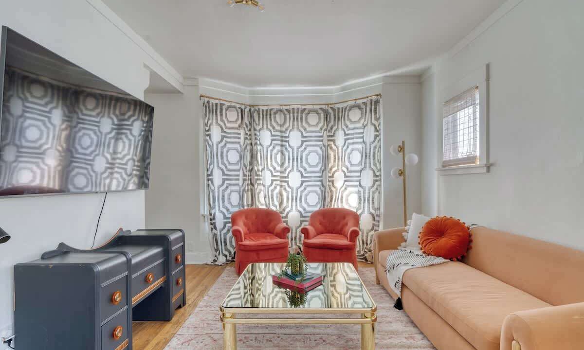 Photo of Livingroom in Hosford-Abernethy