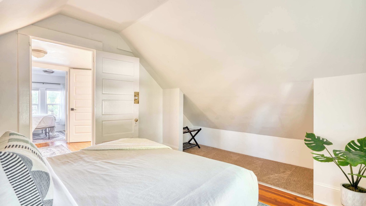 Photo of Bedroom in King
