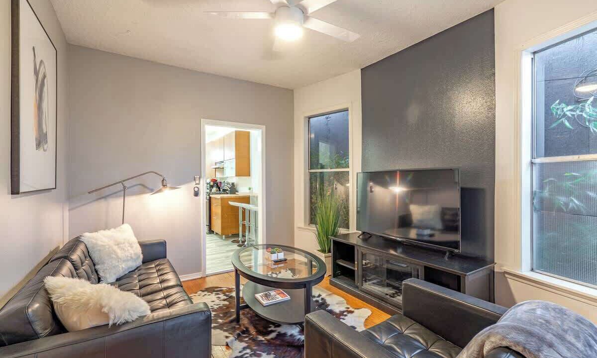Photo of Livingroom in Hosford-Abernethy